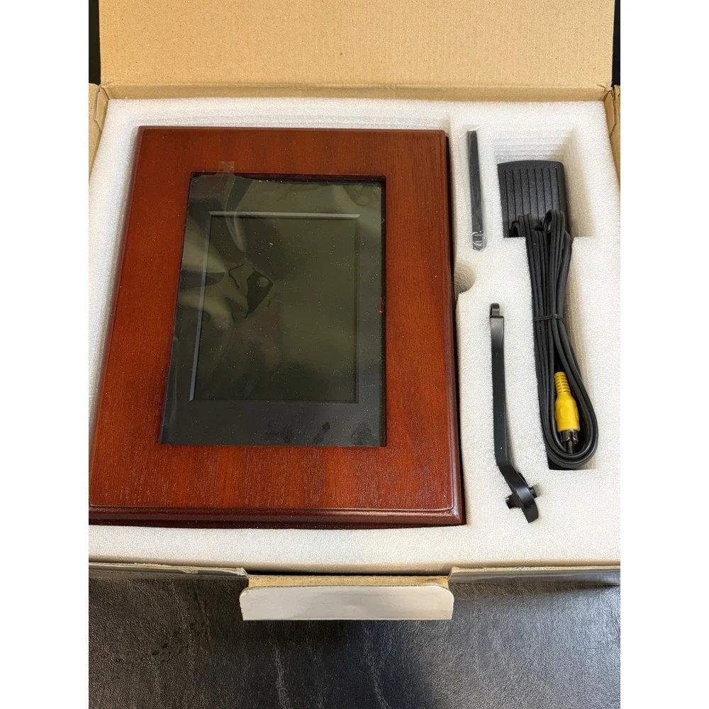 Photoblitz Digital Picture Frame PF5e 5.6 Inch Cherry 128 MB Card NEW Open Box